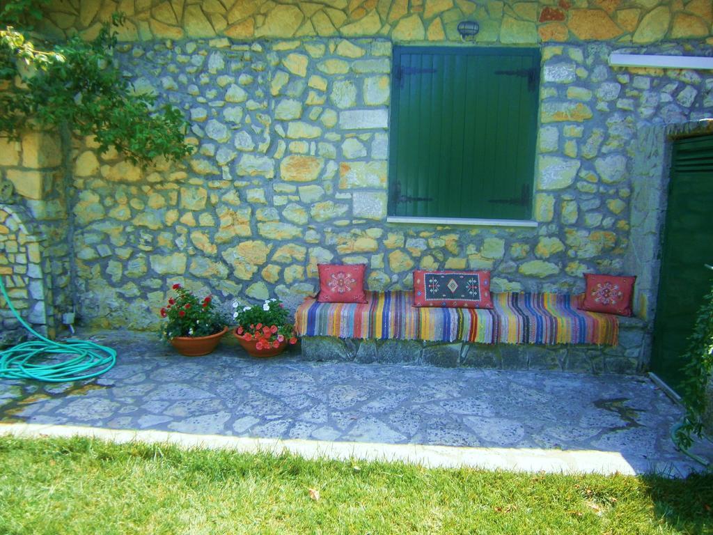 Villa Frias Asprogerakata Habitación foto