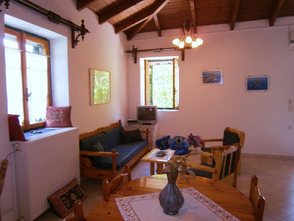 Villa Frias Asprogerakata Habitación foto