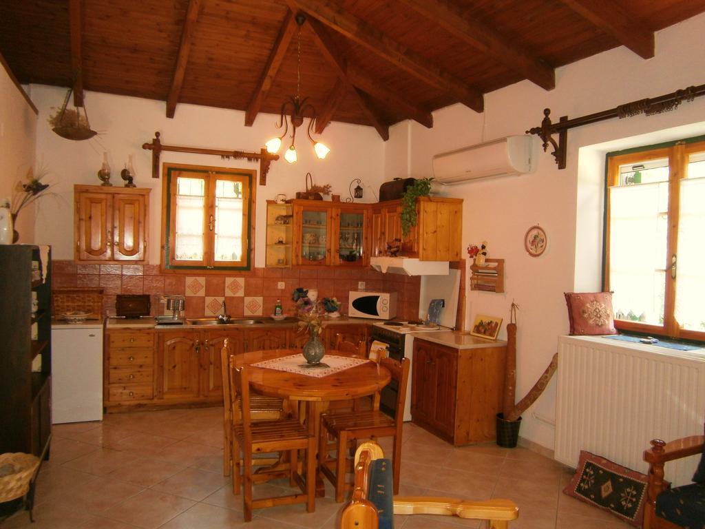 Villa Frias Asprogerakata Habitación foto